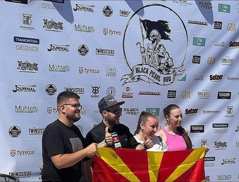 BBQ-WM in Stuttgart: Team um W&uuml;stenroter grillt um den Titel