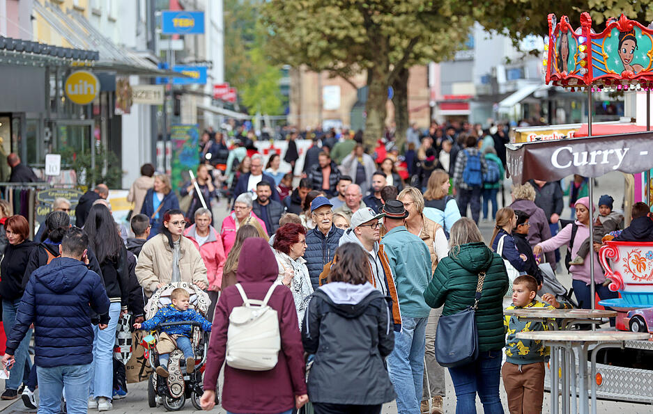 Der Hafenmarkt ist am Freitag von 13 bis 18 Uhr, am Samstag von 11 bis 18 Uhr und am Sonntag von 11 bis 18 Uhr geöffnet. Der Hafenmarkt ist am Freitag von 13 bis 18 Uhr, am Samstag von 11 bis 18 Uhr und am Sonntag von 11 bis 18 Uhr geöffnet.