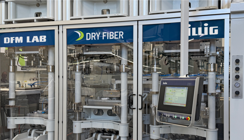 Diese Dry-Fiber-Labormaschine von Illig wird seit Monaten in Heilbronn getestet. Im ersten Halbjahr 2026 sollen die ersten Maschinen an Kunden geliefert werden.