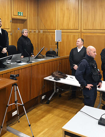 Die Schwurgerichtskammer verkündet ihr Urteil unter großer öffentlicher Aufmerksamkeit.