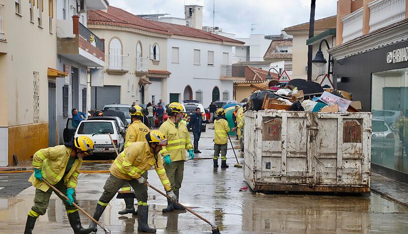 Drei Menschen starben durch Hochwasser nach heftigen Regenf&auml;llen in S&uuml;dspanien.
