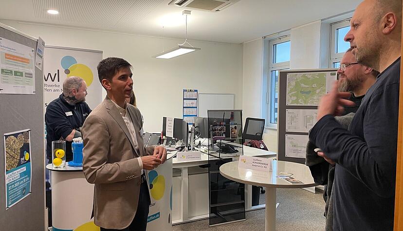 Beim B&uuml;rgertag der Lauffener Stadtverwaltung informierte K&auml;mmerer Frieder Schuh &uuml;ber geplante Windenergieanlagen.