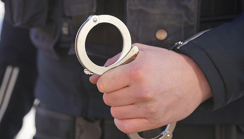 Die Polizei hat zwei Männer festgenommen. (Symbolbild) Die Polizei hat zwei Männer festgenommen. (Symbolbild)