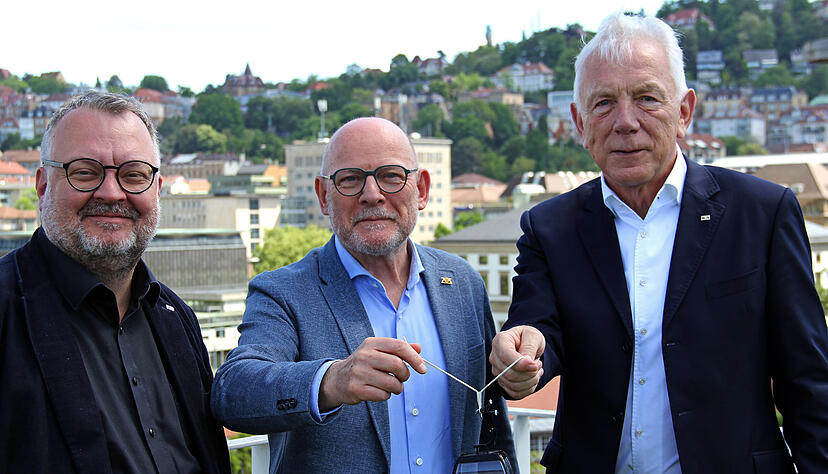 Ziehen beim Heilbronner Seilbahn-Projekt an einem Strang (von links): Baubürgermeister Andreas Ringle, Verkehrsminister Winfried Hermann und OB Harry Mergel.