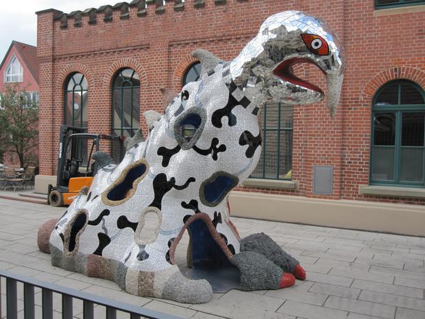 Niki-de-Saint-Phalle-Ausstellung in Hall