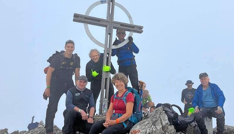 Kurzes Gipfelgl&uuml;ck: Vom Bockkarkopf ist es noch ein gutes St&uuml;ck bis zum Ziel.