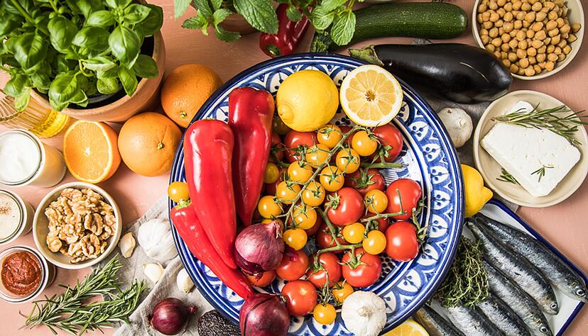 Viel Gemüse, Nüsse, Fisch: Mediterrane Kost kommt der Leber zugute. Viel Gemüse, Nüsse, Fisch: Mediterrane Kost kommt der Leber zugute.