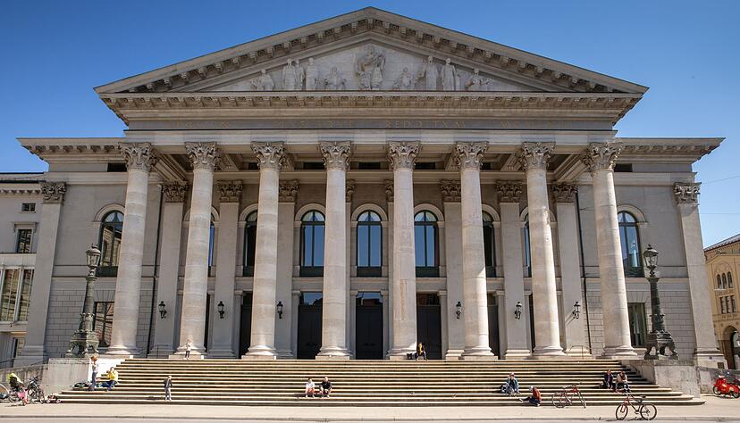 Die Bayerische Staatsoper verzichtet auf einen Dresscode. (Archivbild) Die Bayerische Staatsoper verzichtet auf einen Dresscode. (Archivbild)