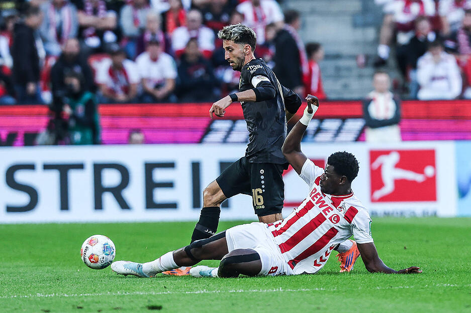 Atakan Karazor: Verschleppte ohnehin schon träge Spiel des VfB Stuttgart an diesem Sonntag weiter. Sogar Nebenmann Stiller war anscheinend unzufrieden. Karazor steht unter Beobachtung nach den beiden Chema-Spielen. Das sorgt für Druck und eine Erwartungshaltung an den Kapitän. Kein leichter Stand. Wie bei manch anderem Akteur, gilt auch bei Karazor: Er wurde besser und sicherer im Spielverlauf. Note: 4