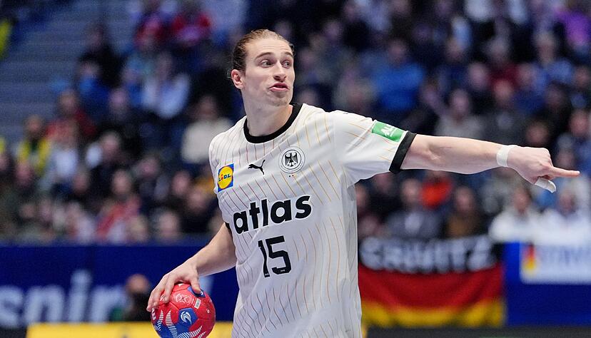 Juri Knorr steht mit seinen DHB-Kollegen bei der EM vor einer schwierigen Herausforderung. (Archivbild) Juri Knorr steht mit seinen DHB-Kollegen bei der EM vor einer schwierigen Herausforderung. (Archivbild)