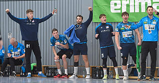 Jubel auf der Bank des TSB Horkheim. Das lief richtig gut gegen die SG Pforzheim/Eutingen.