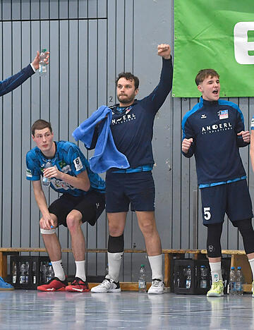 Jubel auf der Bank des TSB Horkheim. Das lief richtig gut gegen die SG Pforzheim/Eutingen.