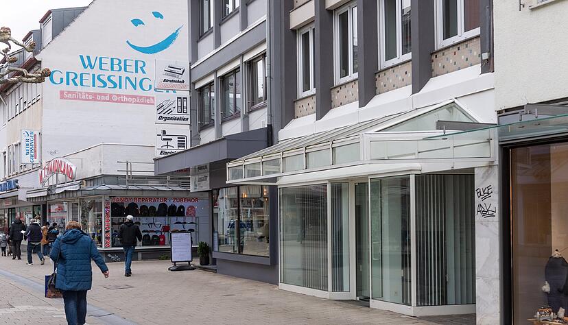 Für das Gebäude in der Sülmerstraße 48, in der ein Postbank- Beratungscenter untergebracht war, wird ein Nachmieter gesucht.
Foto: Mario Berger