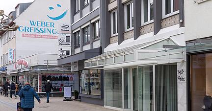 Für das Gebäude in der Sülmerstraße 48, in der ein Postbank- Beratungscenter untergebracht war, wird ein Nachmieter gesucht.
Foto: Mario Berger Für das Gebäude in der Sülmerstraße 48, in der ein Postbank- Beratungscenter untergebracht war, wird ein Nachmieter gesucht.
Foto: Mario Berger