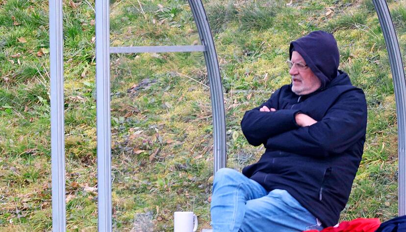 Mit den Auftritten des VfR Gommersdorf in den Testspielen war Trainer Peter Hogen nicht vollkommen zufrieden. Sorgen macht ihm nun auch noch die Verletzung von Torwart Nils Leidenberger.
Foto: Marc Schmerbeck