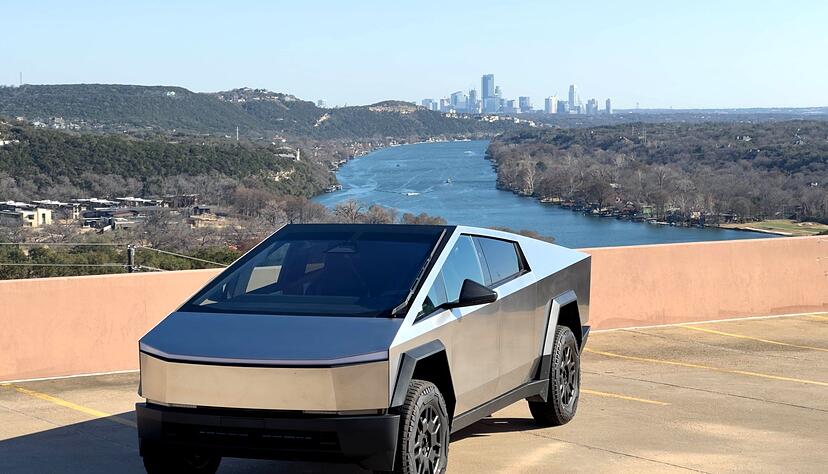 Klare Kante: Nun, das ist Design des Tesla Cybertrucks dürfte man auch mit dem Geodreieck nachzeichnen können. Klare Kante: Nun, das ist Design des Tesla Cybertrucks dürfte man auch mit dem Geodreieck nachzeichnen können.