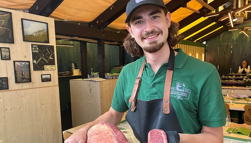 Metzgermeister Florian Luz bietet auf dem Stuttgarter Weindorf das edle Rindfleisch an, die Nachfrage ist groß. Metzgermeister Florian Luz bietet auf dem Stuttgarter Weindorf das edle Rindfleisch an, die Nachfrage ist groß.