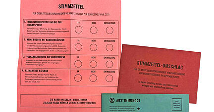 Der Verein Abstimmung 21 simuliert eine bundesweite Volksabstimmung zu vier wichtigen politischen Fragen. Abgestimmt wird per Briefwahl.
Foto: Christoph Donauer Der Verein Abstimmung 21 simuliert eine bundesweite Volksabstimmung zu vier wichtigen politischen Fragen. Abgestimmt wird per Briefwahl.
Foto: Christoph Donauer