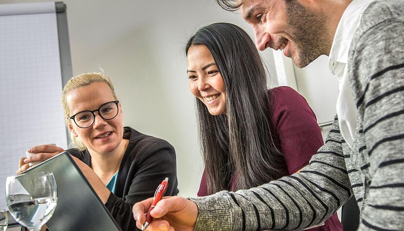 Gerade bei hybriden Konferenzen k&ouml;nnen Infos schon mal untergehen. Ein Protokoll kann dann das Wichtigste zusammenfassen.
