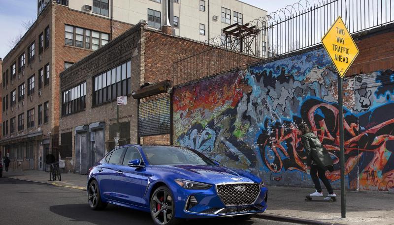 Der G70 hat als 2,0-Liter-Vierzylinder 188 kW/255 PS und beschleunigt in etwa 6 Sekunden von 0 auf 100.