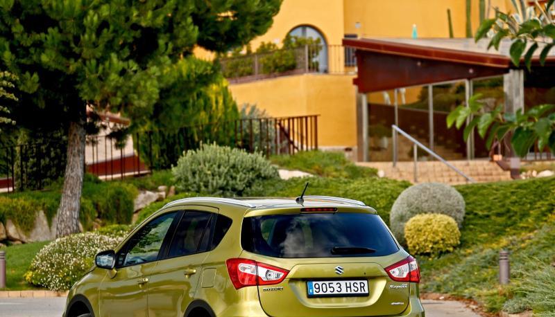 Kompakter Kamerad im leichten Gelände: Vor allem die Allradvarianten vom Suzuki SX4 S-Cross taugen auch abseits der Straße. Kompakter Kamerad im leichten Gelände: Vor allem die Allradvarianten vom Suzuki SX4 S-Cross taugen auch abseits der Straße.