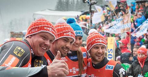 Die deutschen Rennrodler ließen der Konkurrenz keine Chance: Felix Loch (l-r), Tobias Wendl, Natalie Geisenberger und Tobias Arlt. Foto: Peter Kneffel Die deutschen Rennrodler ließen der Konkurrenz keine Chance: Felix Loch (l-r), Tobias Wendl, Natalie Geisenberger und Tobias Arlt. Foto: Peter Kneffel