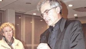 Chefarzt Bernd Wittner hatte allerlei OP-Werkzeug mitgebracht.Foto: privat Chefarzt Bernd Wittner hatte allerlei OP-Werkzeug mitgebracht.Foto: privat