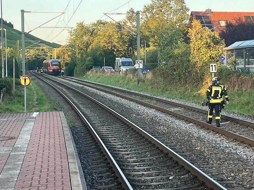 Offenbar soll die Frau dabei schwer verletzt worden sein. Das Kind habe sich Fleischwunden zugezogen.