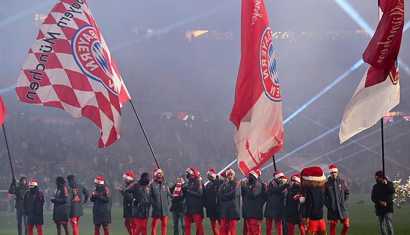 Nicht als Sieger zur Weihnachtsfeier im Stadion: Die Stars des FC Bayern. Nicht als Sieger zur Weihnachtsfeier im Stadion: Die Stars des FC Bayern.