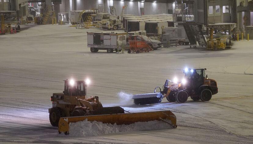 Das heftige Winterwetter ereilte die Region ausgerechnet am Wochenende nach Weihnachten, an dem in der Regel besonders viele Amerikaner reisen. Das heftige Winterwetter ereilte die Region ausgerechnet am Wochenende nach Weihnachten, an dem in der Regel besonders viele Amerikaner reisen.