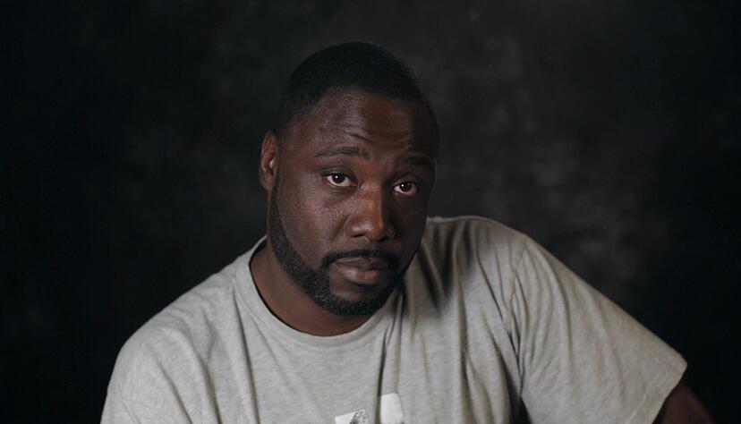 James Bond aus Indiana erz&auml;hlt &uuml;ber die Probleme, die einem der fiktiv anmutende Name als schwarzer Mann in den USA bescheren kann.