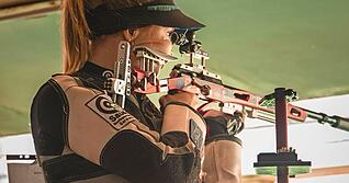 Hat in ihrem ersten Jahr bei den Aktiven nochmals einen großen Schritt gemacht: Kleinkaliber-Schützin Nele Stark vom SSV Güglingen hofft nach EM-Gold mit der Mannschaft nun auf einen Finalplatz im Einzel bei der WM in Ägypten.