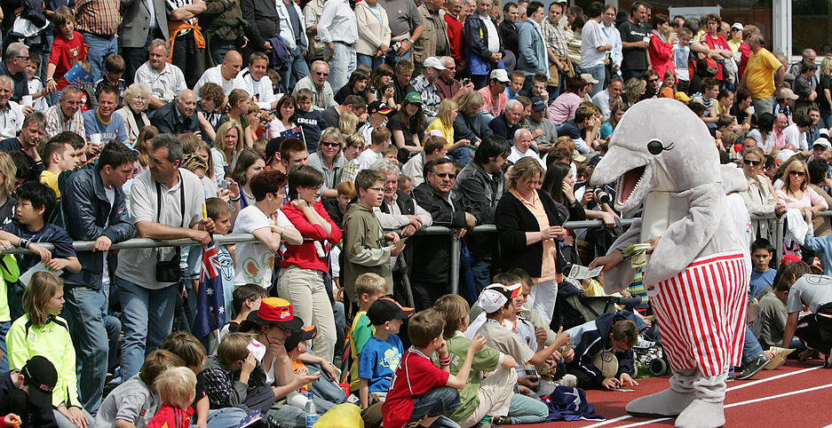 6. Juni 2006: Über 5000 Fans aus der gesamten Region feiern die Socceroos beim öffentlichen Training im Otto-Meister-Stadion.