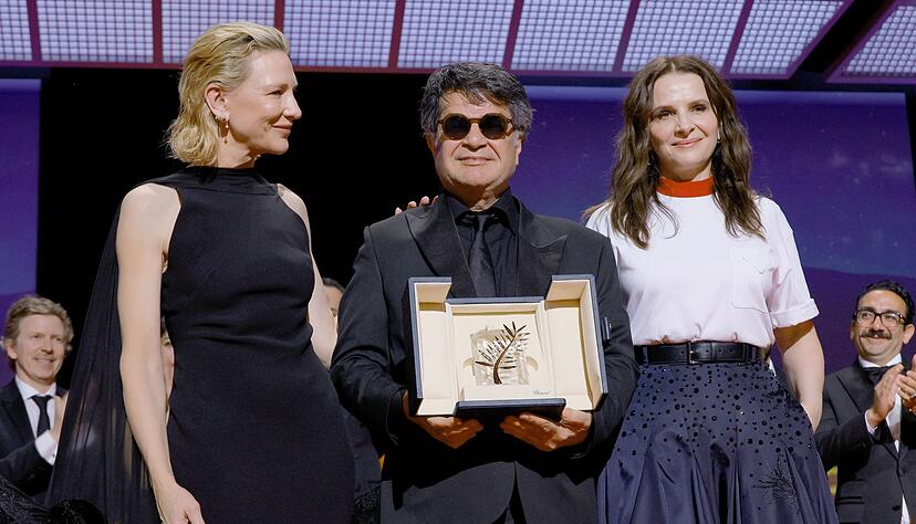 Cate Blanchett, Jafar Panahi und Juliette Binoche auf der Bühne. Cate Blanchett, Jafar Panahi und Juliette Binoche auf der Bühne.