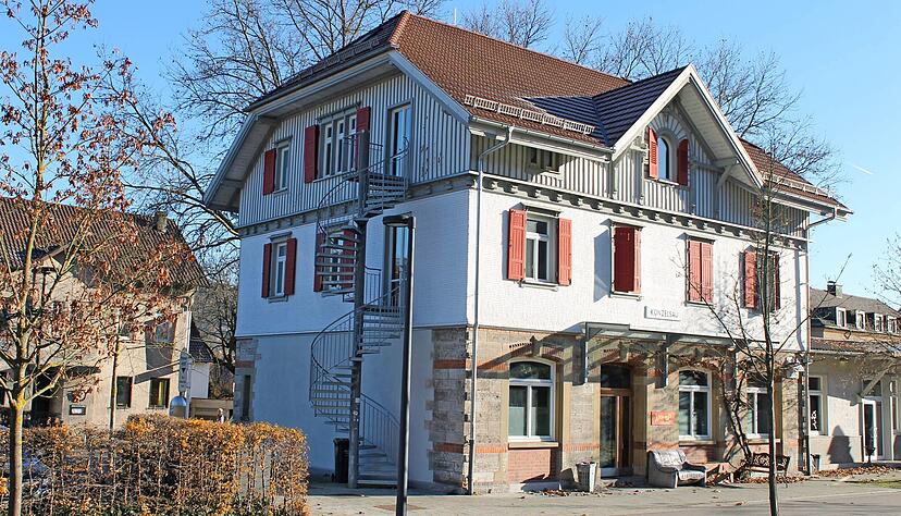 Werden am Bahnhof Künzelsau doch wieder Züge halten? Die Machbarkeitsstudie zur Kochertalbahn sorgt in der Kreisstadt jedenfalls für gute Laune. Werden am Bahnhof Künzelsau doch wieder Züge halten? Die Machbarkeitsstudie zur Kochertalbahn sorgt in der Kreisstadt jedenfalls für gute Laune.