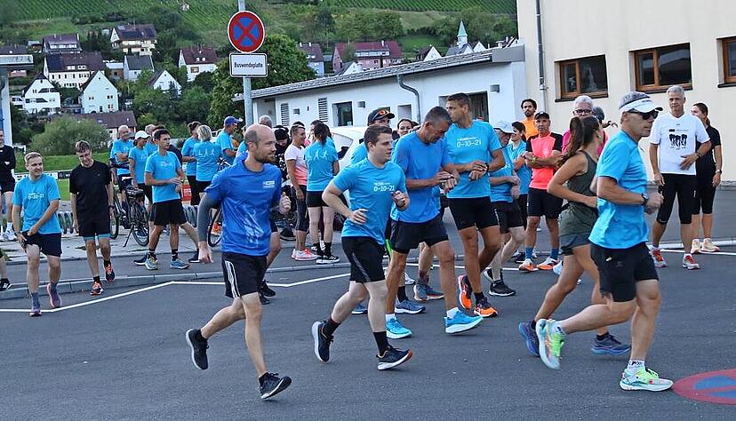 In der Laufgruppe 0-10-21 trainieren Anfänger und Wiedereinsteiger für den EBM-Papst-Lauf. Dabei ist es egal ob man Mitarbeiter ist, so wie Pascal Reuß (links) oder Externer, wie Hans Ballenberger (rechts).