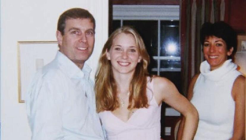 Auf dem berüchtigten Foto ist Andrew (links) mit Epstein-Opfer Virgina Giuffre (Mitte) zu sehen. (Archivfoto) Auf dem berüchtigten Foto ist Andrew (links) mit Epstein-Opfer Virgina Giuffre (Mitte) zu sehen. (Archivfoto)