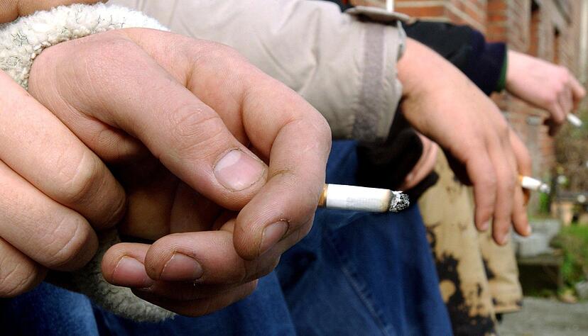 Der Tabakkonsum unter Jugendlichen ist laut den Forschern viel zu hoch. (Symbolbild) Der Tabakkonsum unter Jugendlichen ist laut den Forschern viel zu hoch. (Symbolbild)