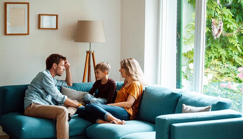 Nicht mit zu vielen Details &uuml;berfordern: Am besten orientieren sich Eltern bei der Erkl&auml;rung der Situation an den Fragen des Kindes.