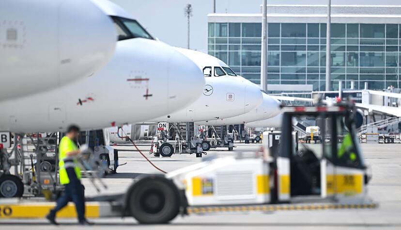 Aufgrund des Krieges im Iran k&ouml;nnte Kerosin w&auml;hrend der nahenden Urlaubs-Hochsaison knapp werden.