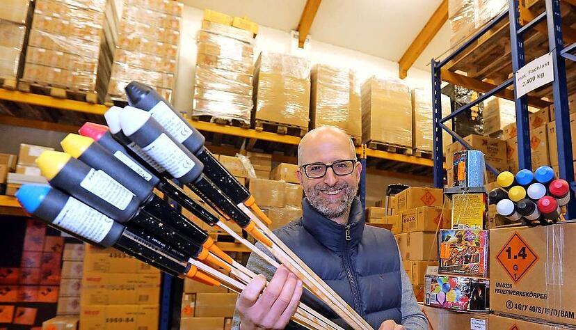 Im Lagerraum der Feuerwerk Zink GmbH in Cleebronn. Im Lagerraum der Feuerwerk Zink GmbH in Cleebronn.