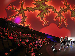 Einzigartige Kulisse: Der Festakt zu 40 Jahre Sporthilfe Unterland fand am Freitagabend im Science-Dome der Heilbronner Experimenta statt.