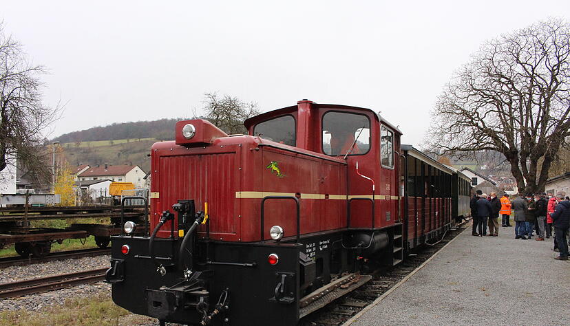 Die Jagsttalbahn im Bahnhof Dörzbach: Nach der Einigung im Rechtsstreit könnte sie irgendwann auch wieder in den Bahnhof Krautheim einfahren.