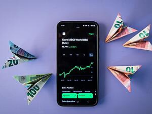 Wer fr&uuml;h mit einem ETF-Sparplan beginnt, kann aus kleinen monatlichen Betr&auml;gen langfristig ein erhebliches Verm&ouml;gen aufbauen &ndash; der Zinseszinseffekt macht den entscheidenden Unterschied. (Symbolbild)