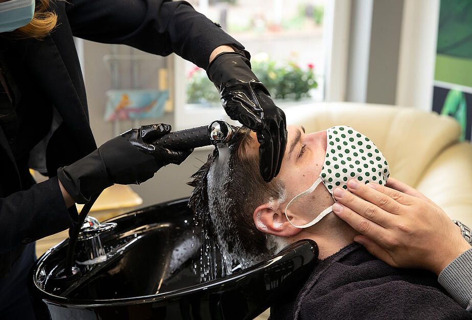 Wie Friseure jetzt arbeiten - ein Selbstversuch