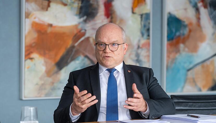 Auch angesichts sich &uuml;berlagernder Krisen und der weitreichenden Folgen, die diese mit sich bringen, versucht Landrat Norbert Heuser, positiv auf das Erreichte zu schauen.