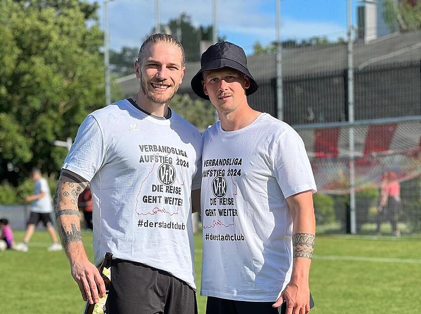 VfR Heilbronn schafft Sprung in die Verbandsliga: Aufstiegsfeier beginnt auf dem Platz