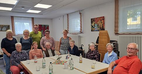 Alle zwei Wochen trifft sich der OST: Bei Kaffee und Kuchen tauschen sich die Teilnehmer aus, hören informative Vorträge und nehmen an Aktivitäten teil.