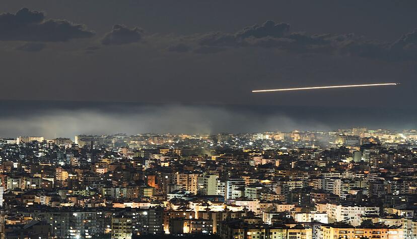 Nach einem Raketenangriff der Hisbollah-Miliz bombardiert Israel Ziele im Libanon.