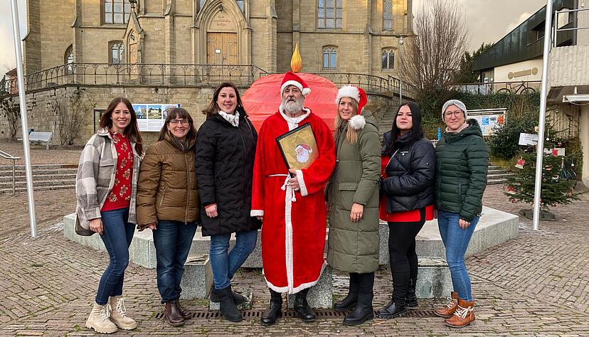 Bis zum 12. Dezember können noch Geschenke für die Aktion "Wichteln gegen die Einsamkeit" abgegeben werden. Beim Verteilen in den Senioreneinrichtungen sind auch Weihnachtsmänner dabei.